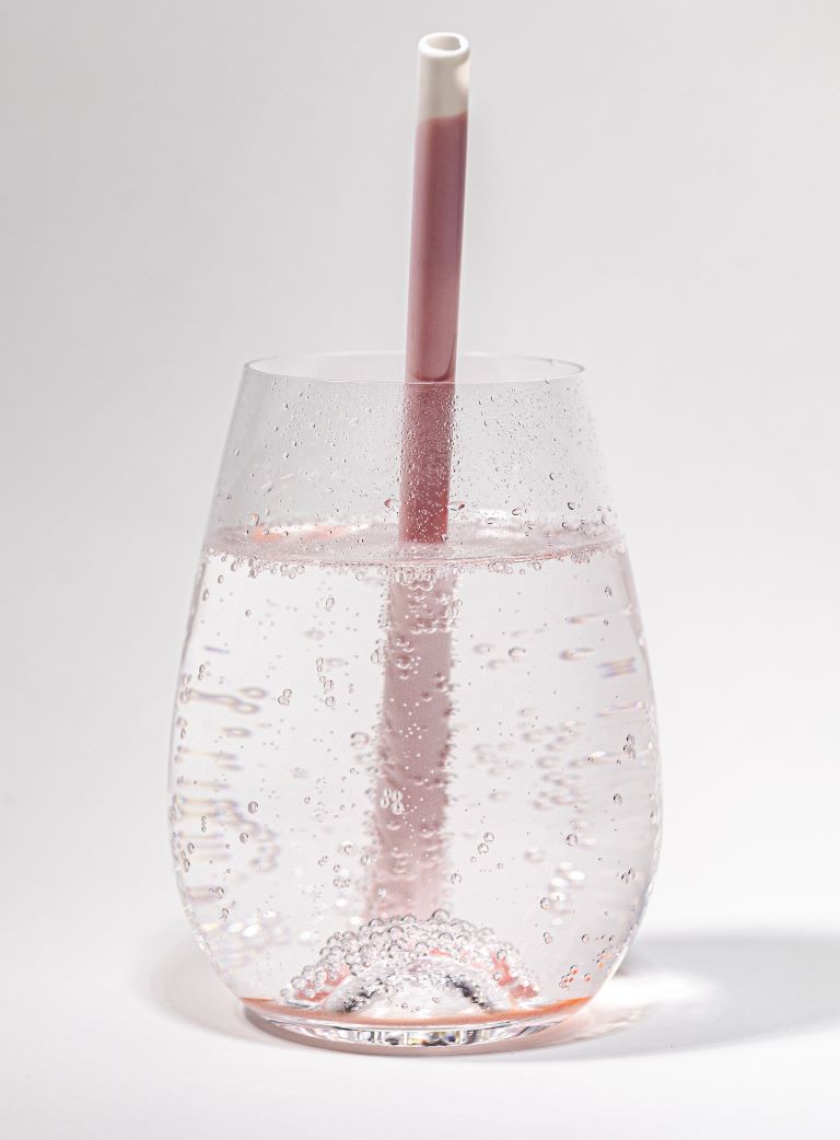 Glass with unistraw